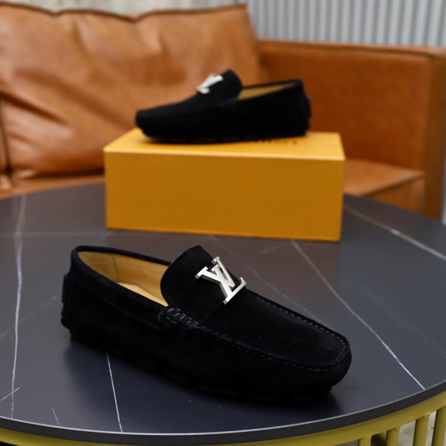 Ex-factory price: 480💰【LV】Louis Vuitton ⚠️High-end men’s driving and pedal series ⚠️38-44 (customized for 45) ⚠️All original cowhide leather! Thick and soft! Made entirely of calfskin lining! Rubber sheet anti-slip beanie sole! Three-dimensional package technology! Fashionable and classic! Handicrafts! Original high quality! Feel free to compare!